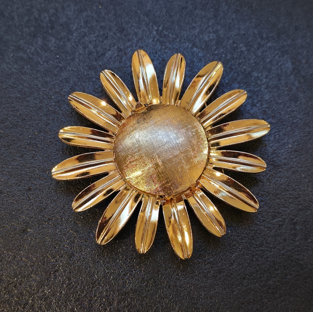 Avon Vintage 1970s Perfume brooch